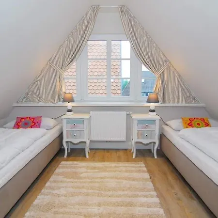 Aurora, Dirksstr 12 B Sylt