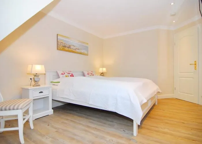 Aurora, Dirksstr 12 B *